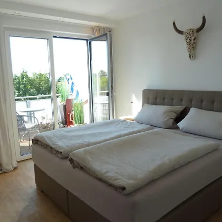 Апартаменти Ferienwohnung-Ankerplatz-Mit-Sehr-Schoenem-Meerblick-Nur-Wenige-Schritte-Zum-Jasmunder-Nationalpark *
