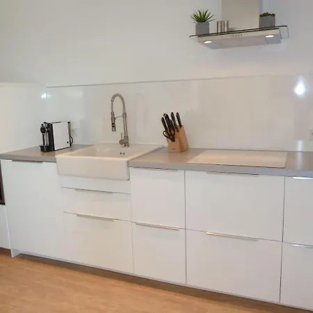 Апартаменти Ferienwohnung-Ankerplatz-Mit-Sehr-Schoenem-Meerblick-Nur-Wenige-Schritte-Zum-Jasmunder-Nationalpark Sellin (Rugen)