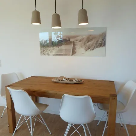 Апартаменти Ferienwohnung-Ankerplatz-Mit-Sehr-Schoenem-Meerblick-Nur-Wenige-Schritte-Zum-Jasmunder-Nationalpark