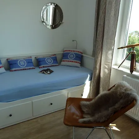 Ferienwohnung-Ankerplatz-Mit-Sehr-Schoenem-Meerblick-Nur-Wenige-Schritte-Zum-Jasmunder-Nationalpark *