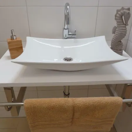 Ferienwohnung-Ankerplatz-Mit-Sehr-Schoenem-Meerblick-Nur-Wenige-Schritte-Zum-Jasmunder-Nationalpark Sellin (Rugen)